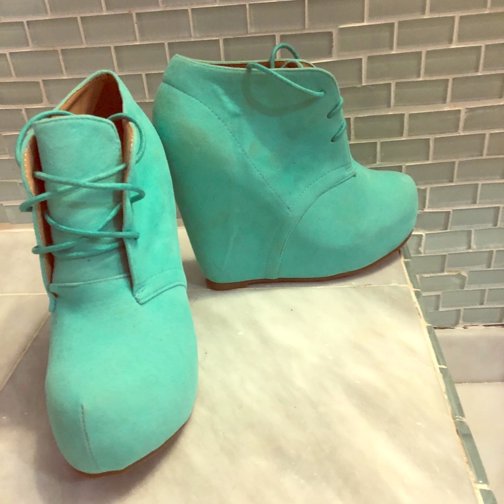 Suede wedge heels size 7.5 in striking teal!